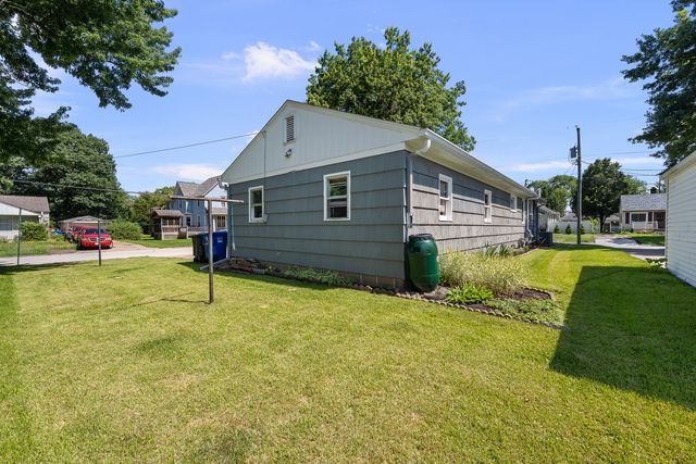 925 42ND Street, Moline, IL 61265