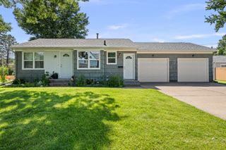925 42ND Street, Moline, IL 61265