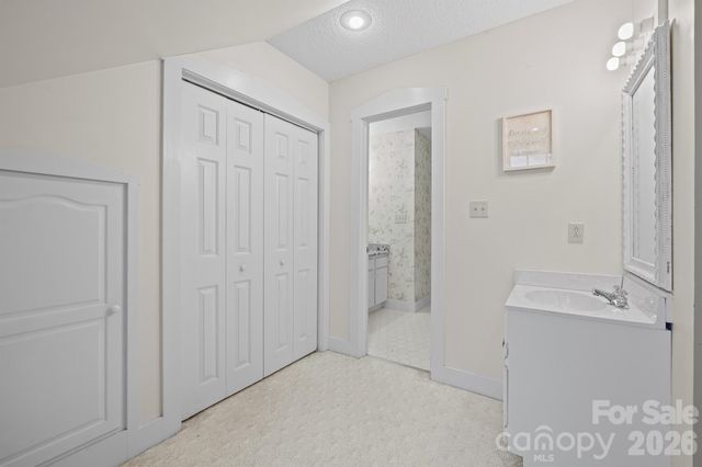 1223 Creekside Drive, Conover, NC 28613