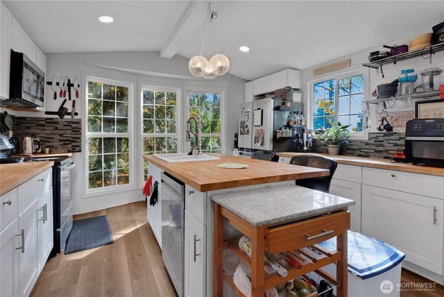 810 SE Totten Shores DR, Shelton, WA 98584