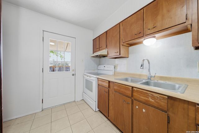 612 byrd, Universal City, TX 78148