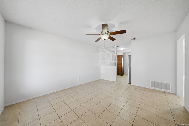 612 byrd, Universal City, TX 78148