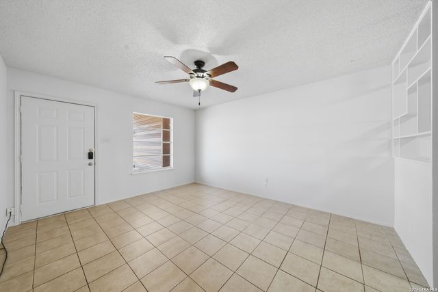 612 byrd, Universal City, TX 78148