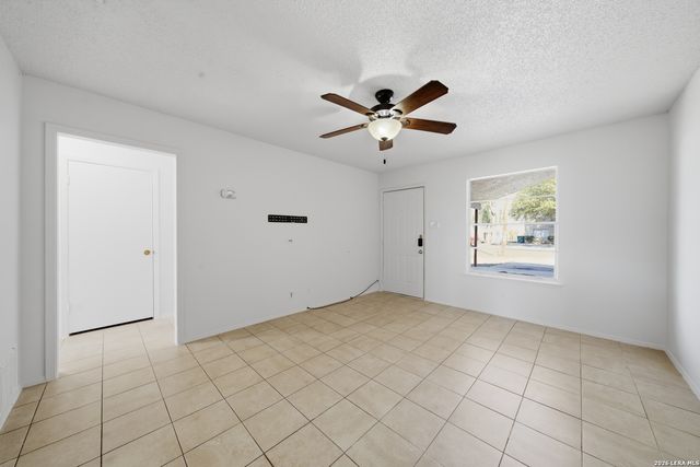 612 byrd, Universal City, TX 78148