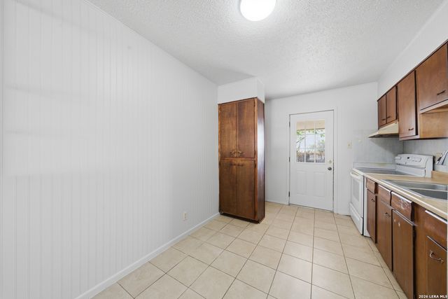 612 byrd, Universal City, TX 78148