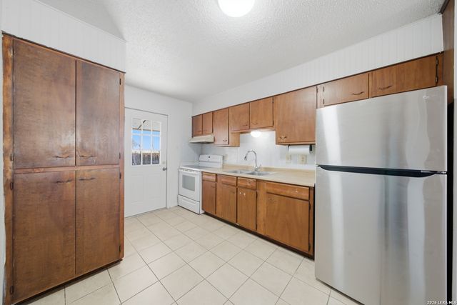 612 byrd, Universal City, TX 78148