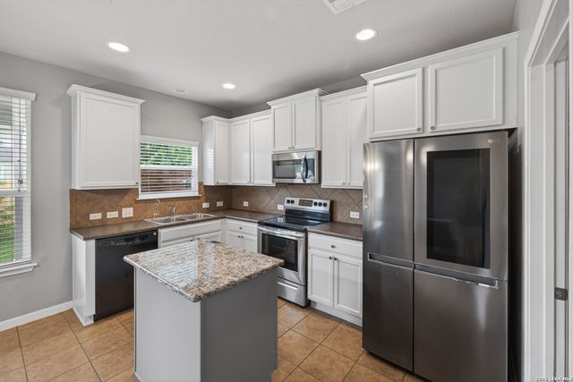 918 LAUREN ST, New Braunfels, TX 78130