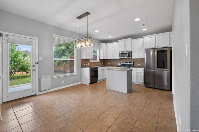 918 LAUREN ST, New Braunfels, TX 78130