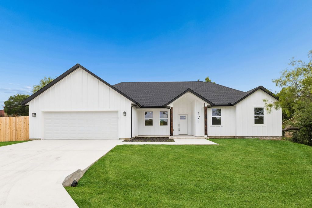 171 Tryall Court, Runaway Bay, TX 76426
