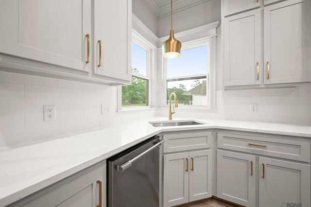 7258 Riverbank Dr, Denham Springs, LA 70706