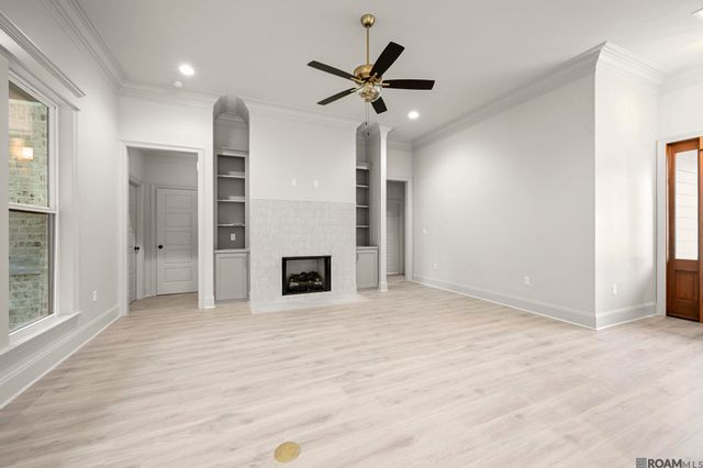 7258 Riverbank Dr, Denham Springs, LA 70706