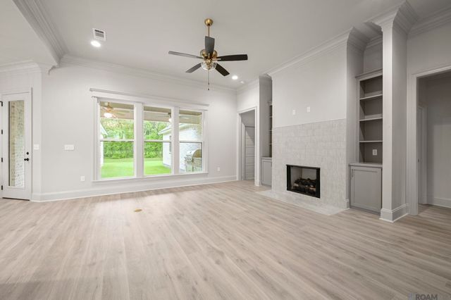 7258 Riverbank Dr, Denham Springs, LA 70706