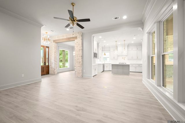 7258 Riverbank Dr, Denham Springs, LA 70706