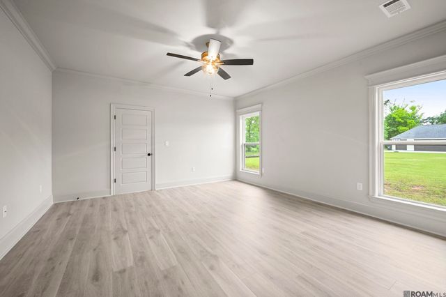 7258 Riverbank Dr, Denham Springs, LA 70706