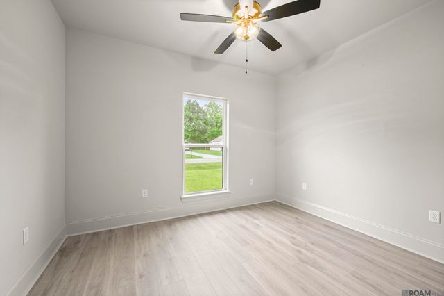 7258 Riverbank Dr, Denham Springs, LA 70706