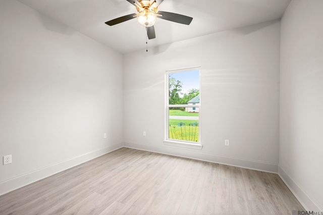 7258 Riverbank Dr, Denham Springs, LA 70706