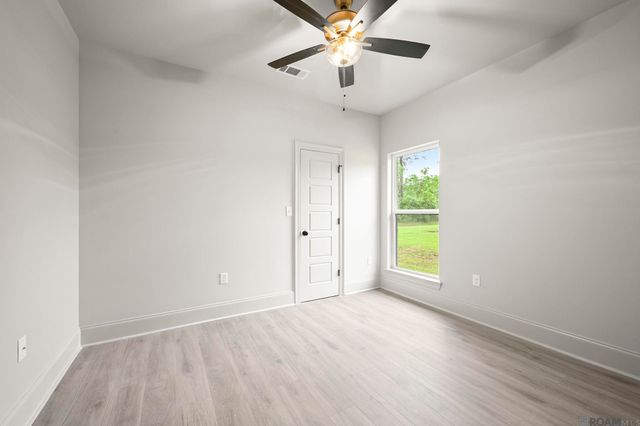 7258 Riverbank Dr, Denham Springs, LA 70706