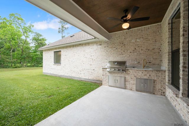 7258 Riverbank Dr, Denham Springs, LA 70706