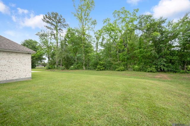 7258 Riverbank Dr, Denham Springs, LA 70706
