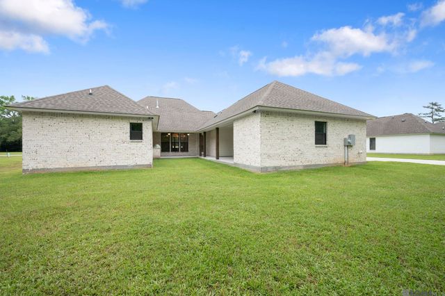 7258 Riverbank Dr, Denham Springs, LA 70706