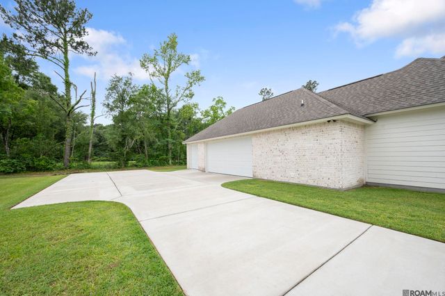 7258 Riverbank Dr, Denham Springs, LA 70706