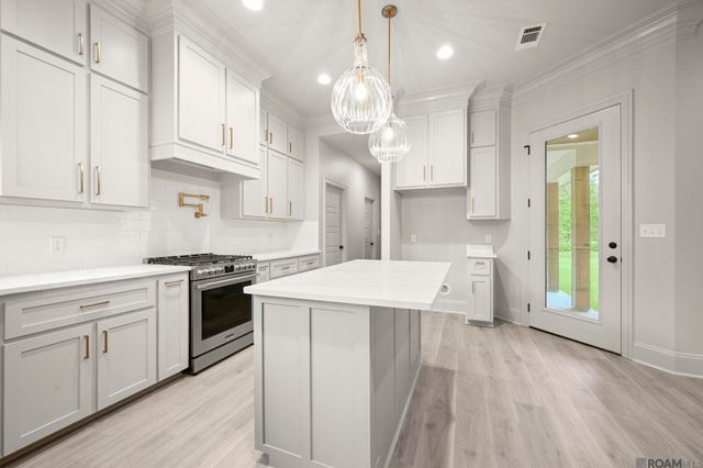 7258 Riverbank Dr, Denham Springs, LA 70706