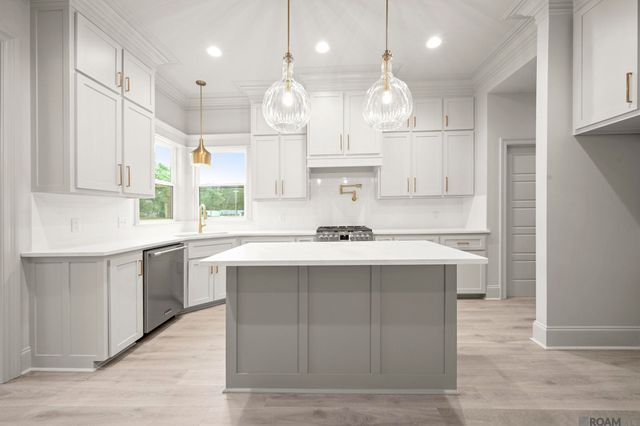 7258 Riverbank Dr, Denham Springs, LA 70706