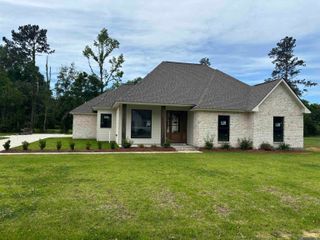 7258 Riverbank Dr, Denham Springs, LA 70706
