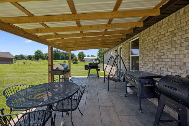 2892 Highway 52, E, Lafayette, TN 37083