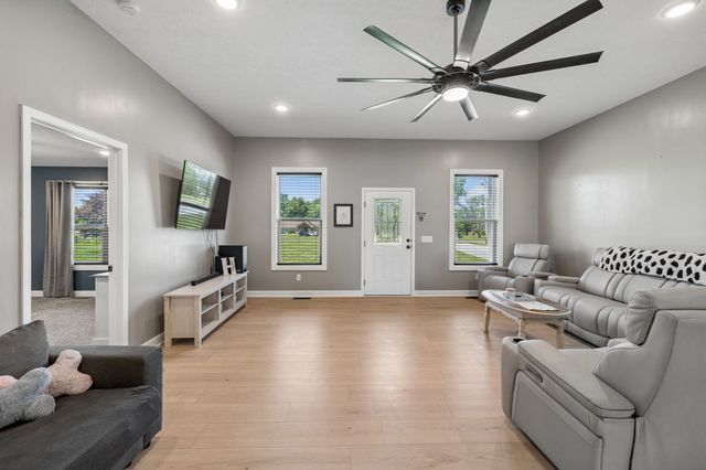2892 Highway 52, E, Lafayette, TN 37083