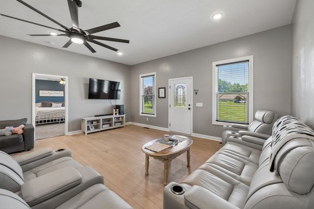 2892 Highway 52, E, Lafayette, TN 37083