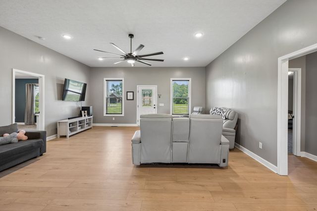 2892 Highway 52, E, Lafayette, TN 37083
