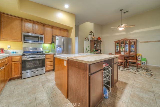 1036 Meadowlake Lane, Lake Elsinore, CA 92530