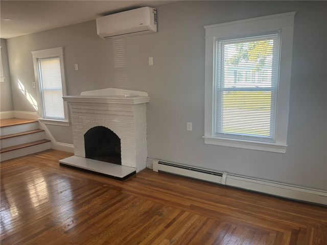 61 Warwick Avenue, Cranston, RI 02905