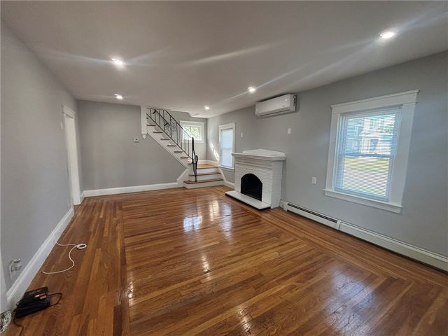 61 Warwick Avenue, Cranston, RI 02905