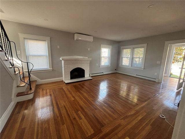 61 Warwick Avenue, Cranston, RI 02905