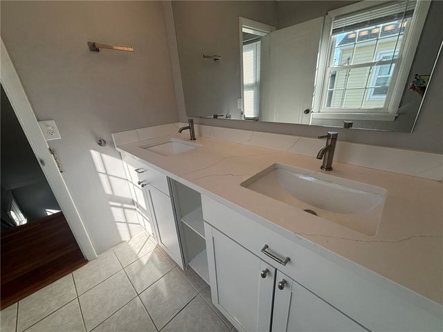 61 Warwick Avenue, Cranston, RI 02905