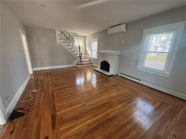 61 Warwick Avenue, Cranston, RI 02905