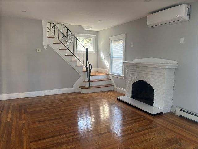 61 Warwick Avenue, Cranston, RI 02905