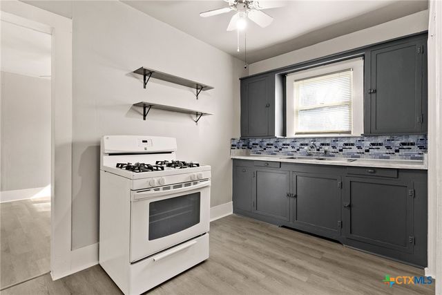 607 E 12th Street, Cameron, TX 76520