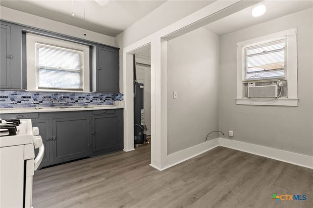 607 E 12th Street, Cameron, TX 76520