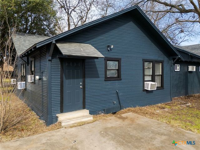 607 E 12th Street, Cameron, TX 76520