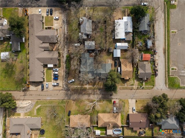 607 E 12th Street, Cameron, TX 76520