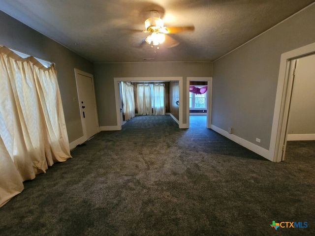 607 E 12th Street, Cameron, TX 76520