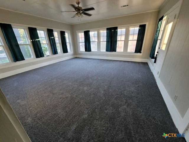 607 E 12th Street, Cameron, TX 76520