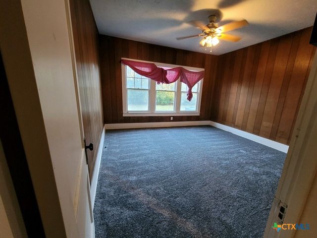 607 E 12th Street, Cameron, TX 76520