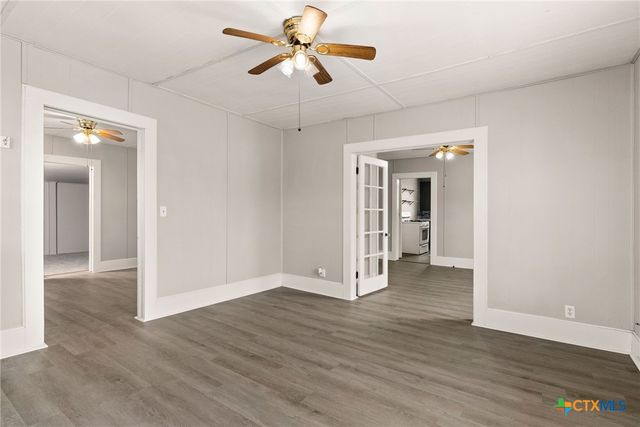 607 E 12th Street, Cameron, TX 76520