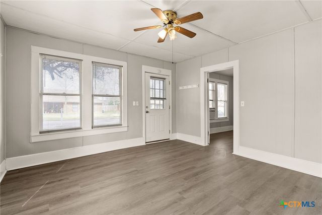 607 E 12th Street, Cameron, TX 76520