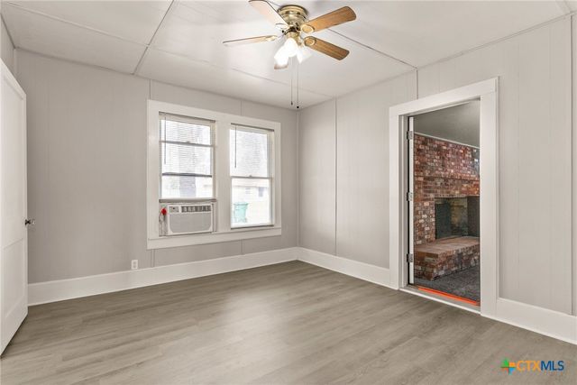 607 E 12th Street, Cameron, TX 76520