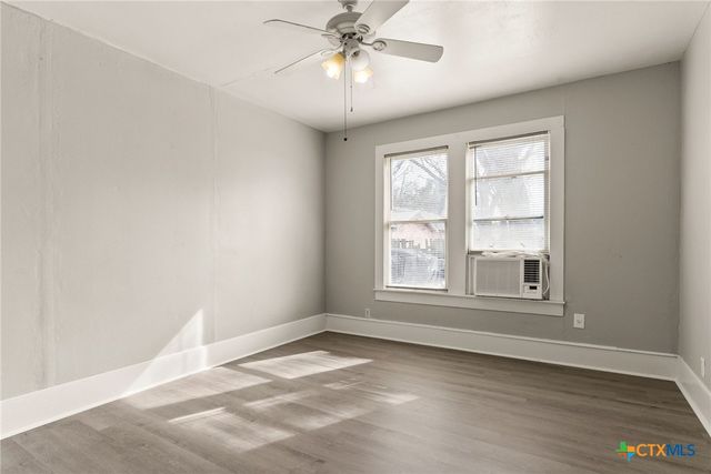 607 E 12th Street, Cameron, TX 76520
